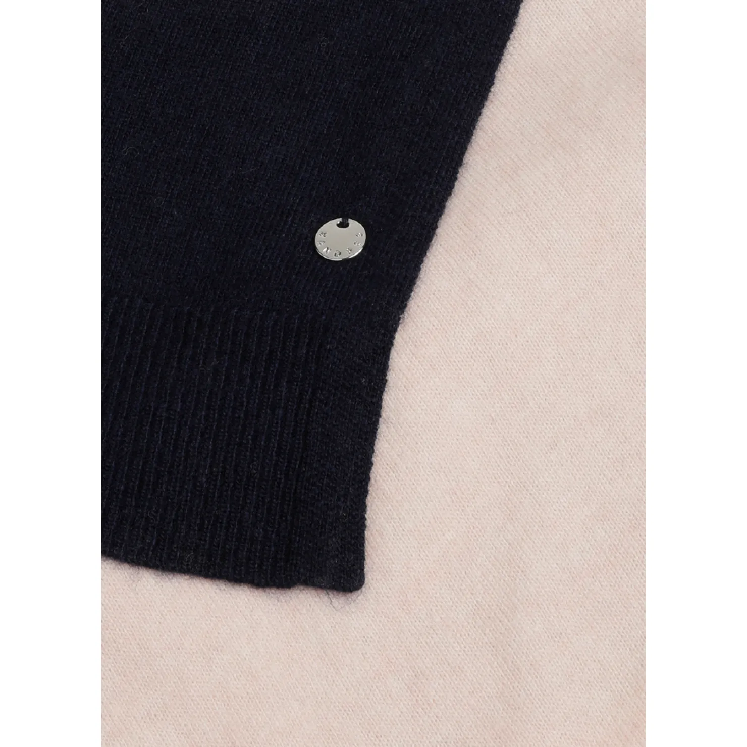 fijngebreide_colorblock_sjaal_3-1.webp DAMES Xandres Fijngebreide colorblock sjaal