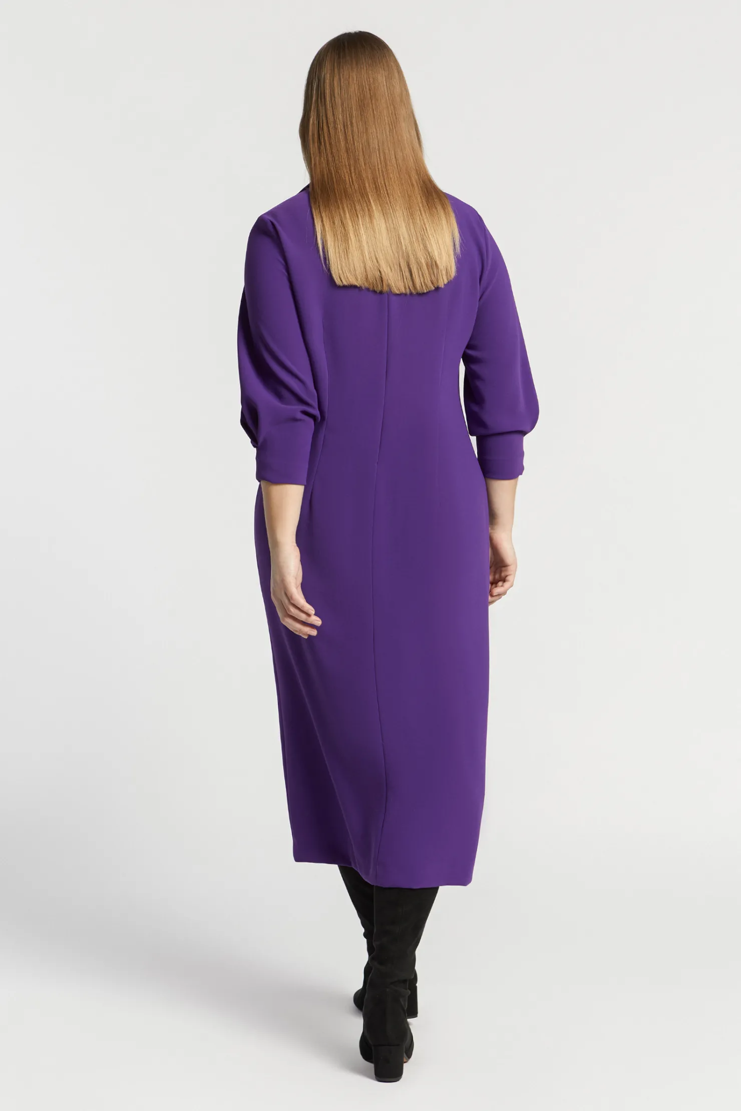 gecentreerde_jurk_met_vhals_8.webp DAMES Xandres Gecentreerde jurk met V-hals