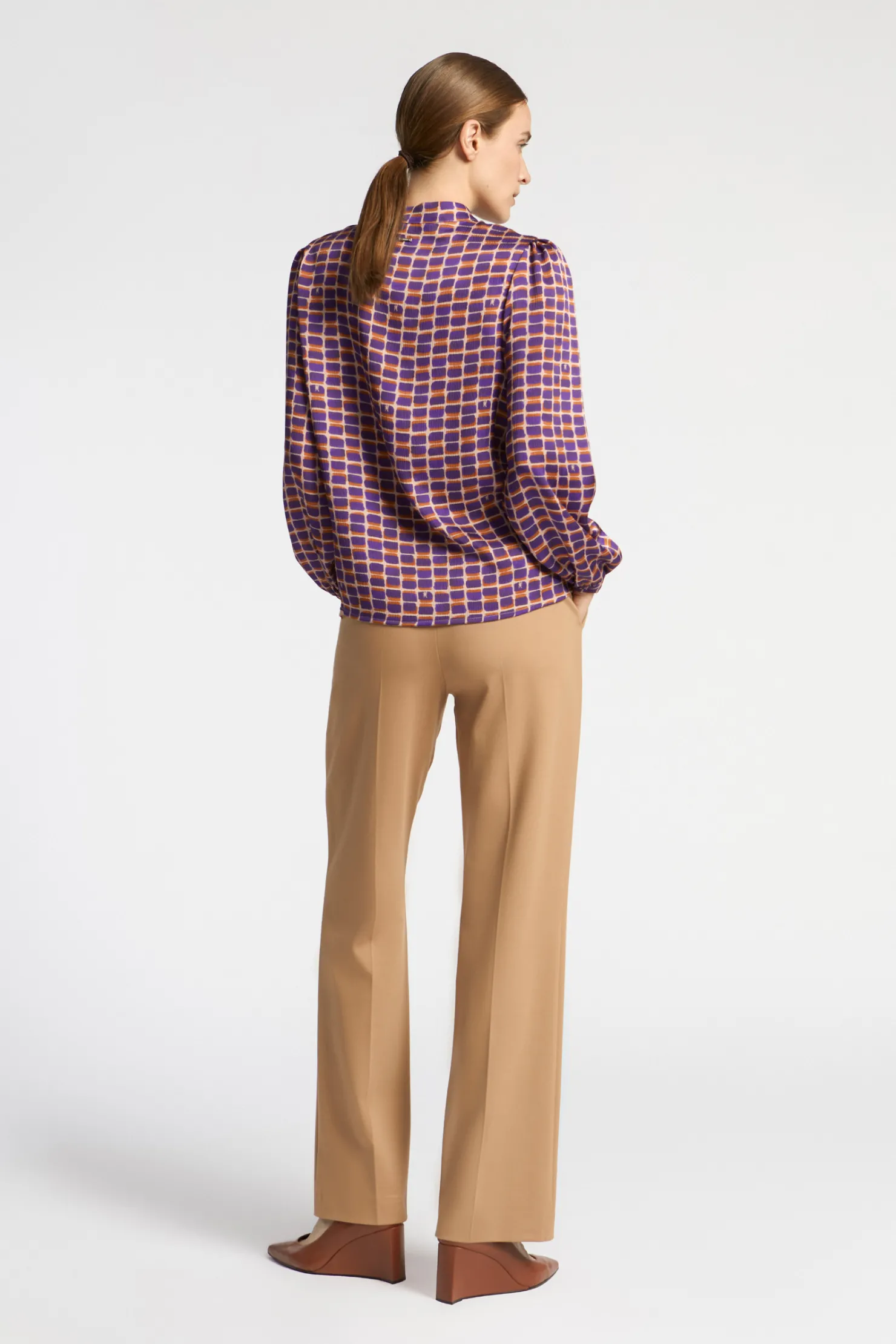 geklede_broek_met_rechte_pijpen_3-2.webp DAMES Xandres Geklede broek met rechte pijpen