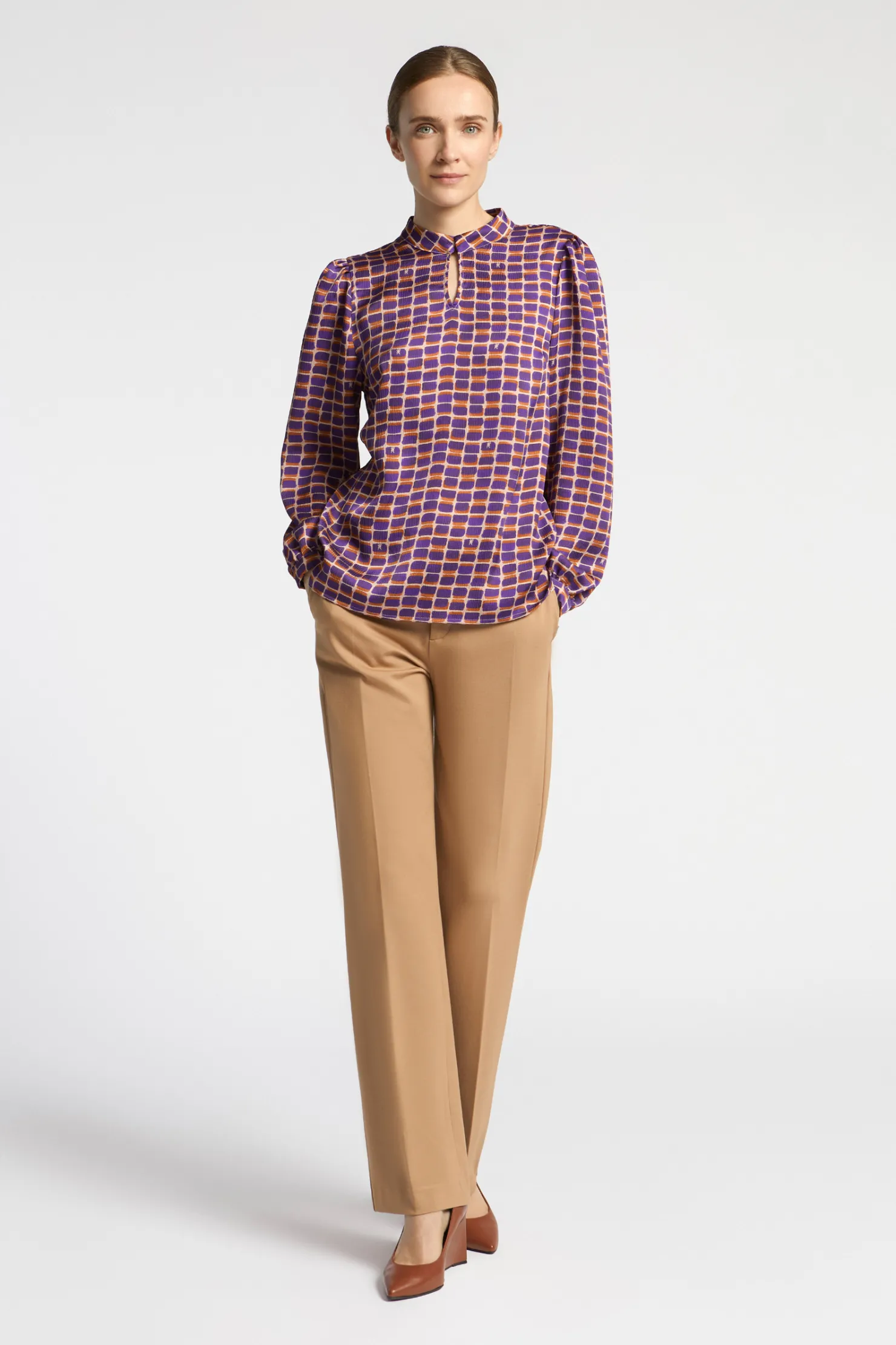 geklede_broek_met_rechte_pijpen_4-1.webp DAMES Xandres Geklede broek met rechte pijpen