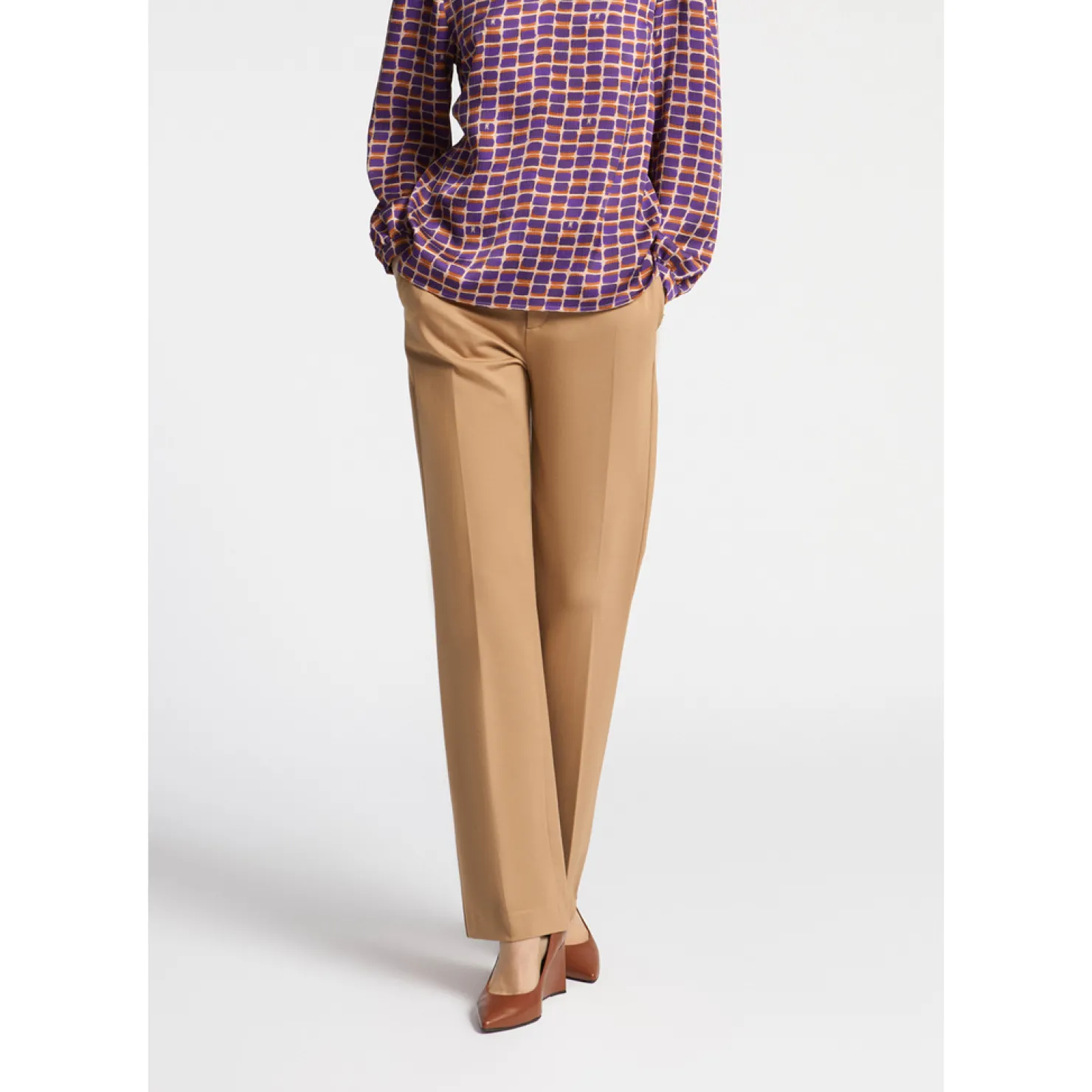 geklede_broek_met_rechte_pijpen_7-1.webp DAMES Xandres Geklede broek met rechte pijpen