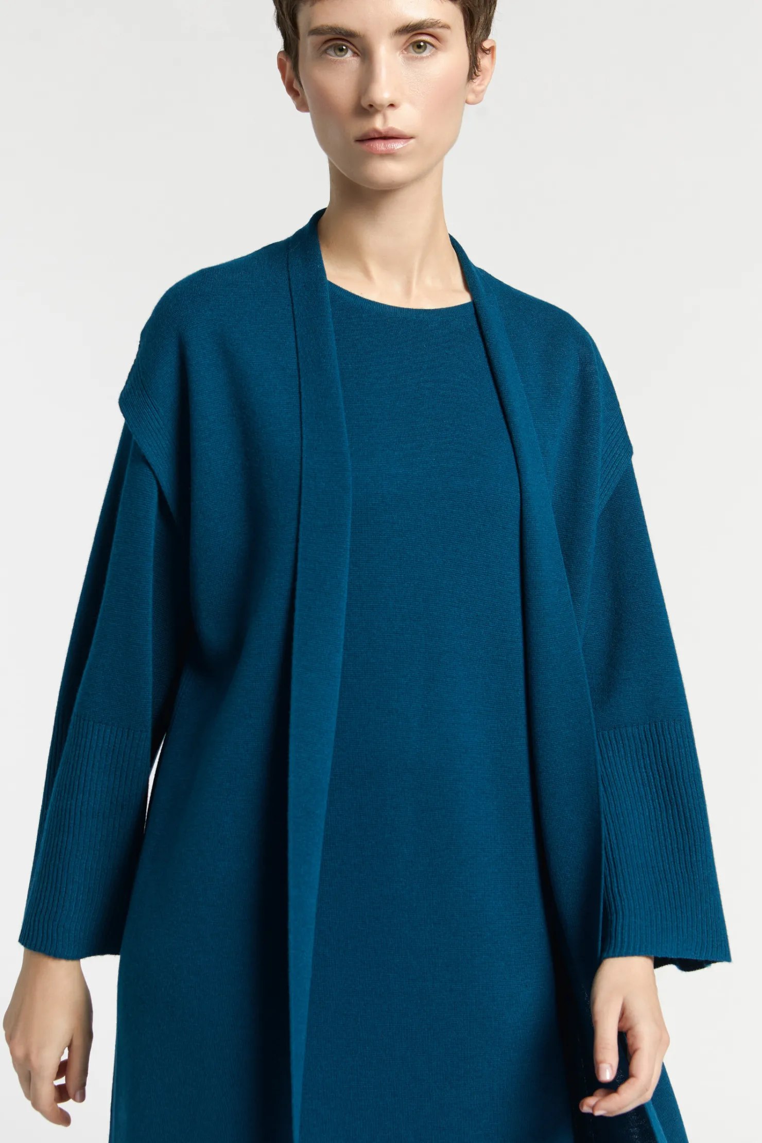 lange_gebreide_gilet_5.webp DAMES Xandres Lange gebreide gilet