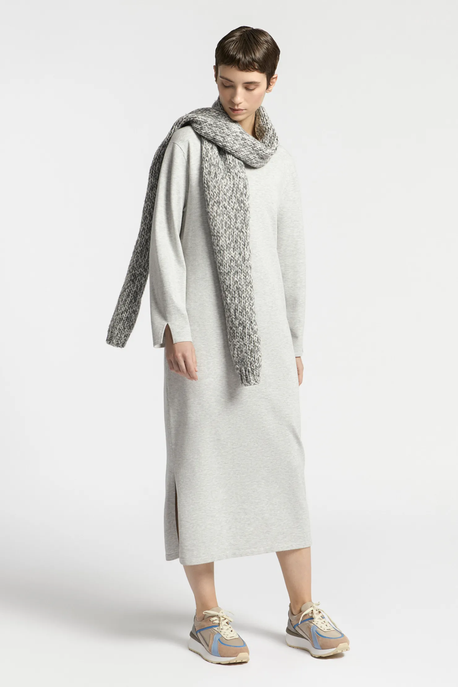 lange_gebreide_jurk_met_split_2.webp DAMES Xandres Lange gebreide jurk met split