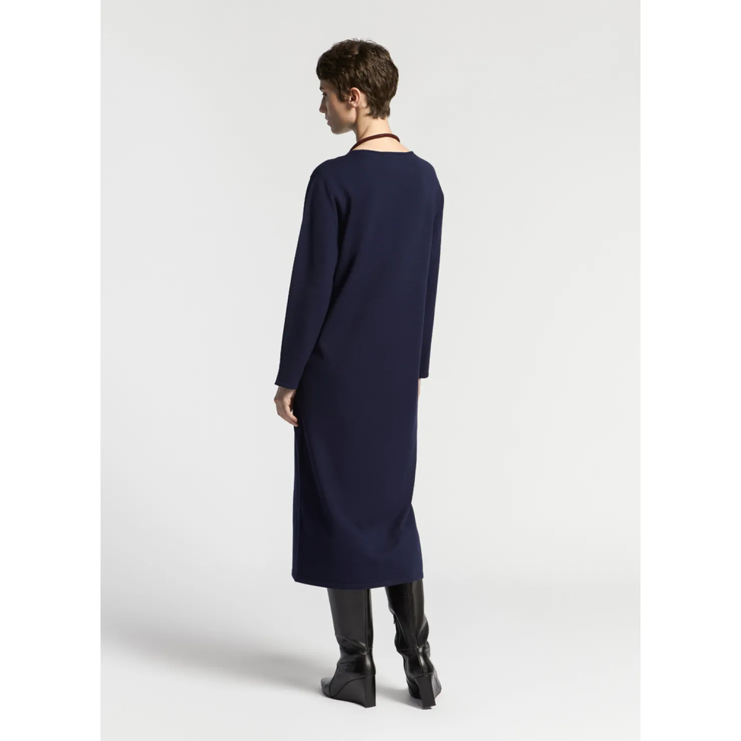 lange_gebreide_jurk_met_split_8-1.webp DAMES Xandres Lange gebreide jurk met split
